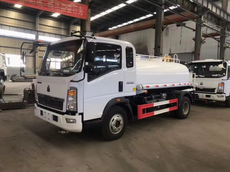sinotruk howo homan Factory Direct Price 3 4 5 cbm drinking Water Tank Light Truck On Sale - Imagen 2