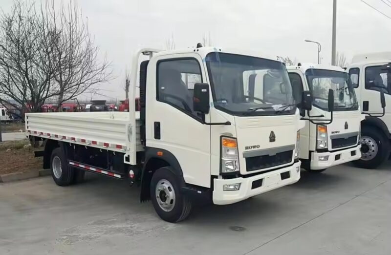 SINOTRUK HOWO 4X2 LIGHT DUTY CARGO TRUCK RIGHT HAND DRIVE – Image 2