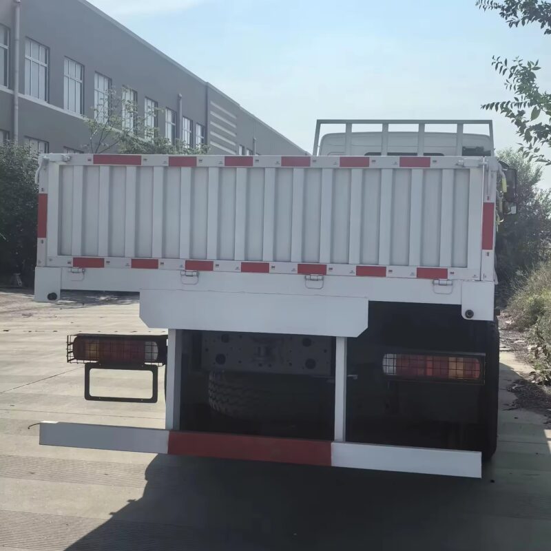 340hp Sinotruk howo 6x4 6x6 25ton cargo trucks for sale – Image 2