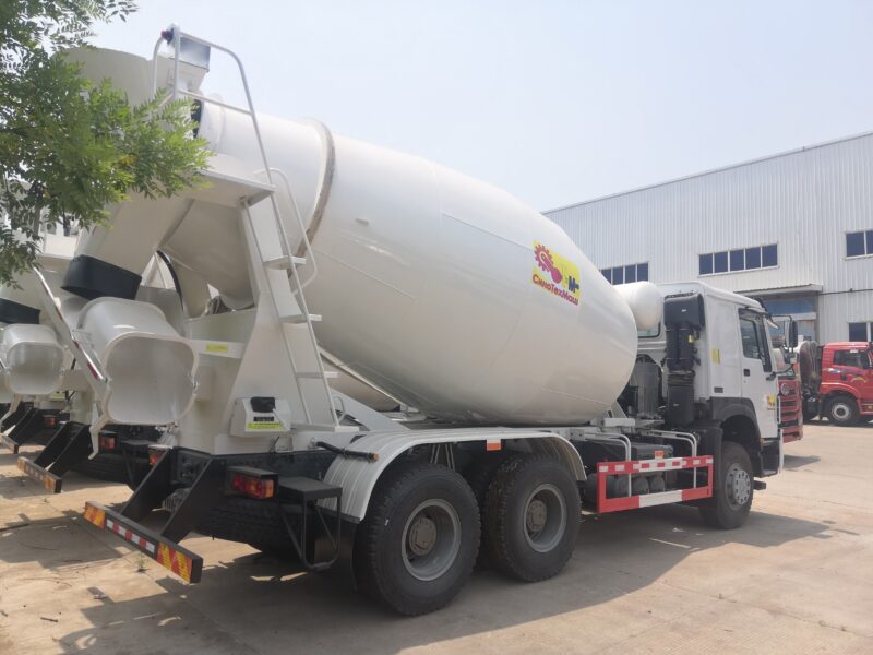 HOWO Sinotruk Low Price Truck Mounted Concrete Transit Mixer 10m3 mixing camion – Image 4