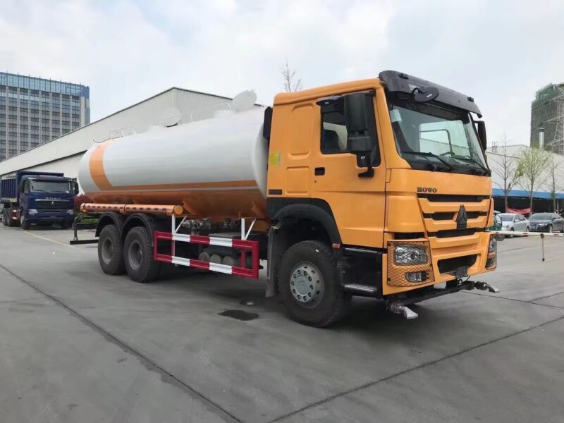 Sinotruk HOWO 10000 Liter Water Tank Truck Price Stainless Steel Water Tank Truck – Image 3