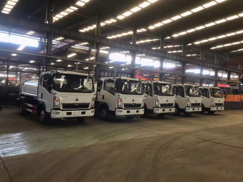 sinotruk howo homan Factory Direct Price 3 4 5 cbm drinking Water Tank Light Truck On Sale - Imagen 3