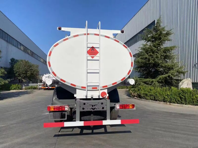 howo fuel tanker truck with 25000L fuel storage tanker – Image 3