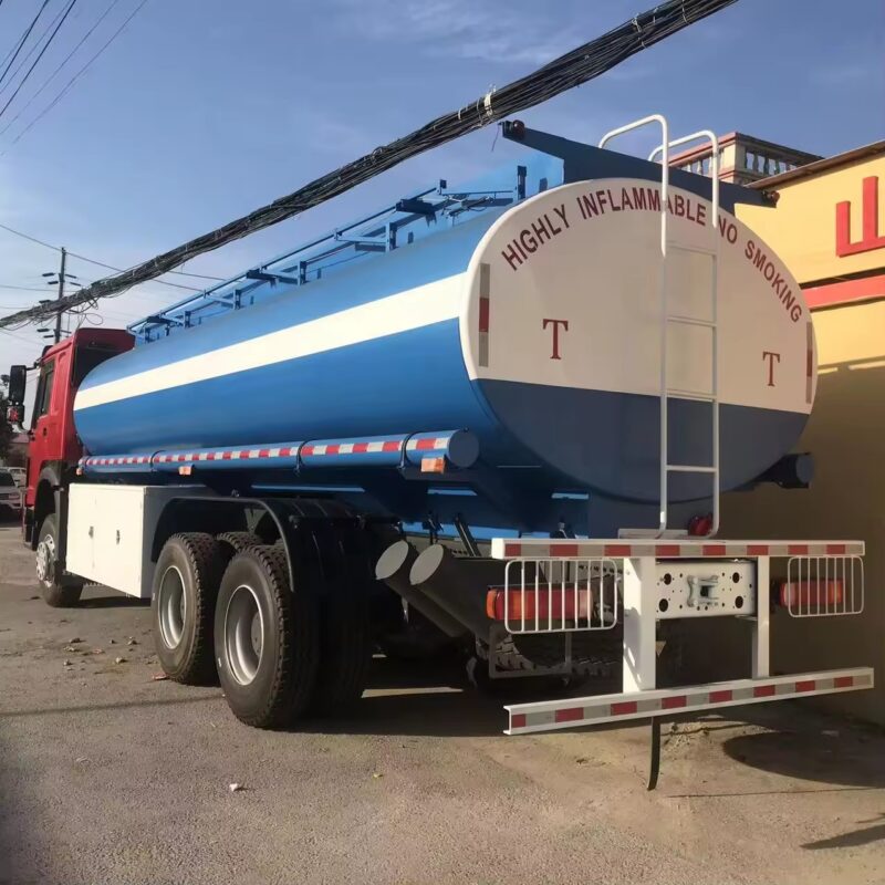 Sinotruk HOWO 20000 Liters 6000 Gallon Diesel Oil Transporter Capacity Fuel Tank Tanker refueling Truck for Sale – Image 3
