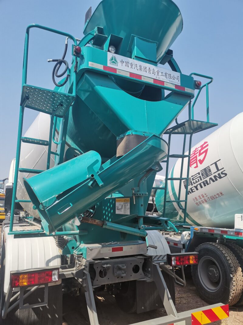 Sinotruk Low Price Truck Wholesale Customized Good Quality 8X4 Concrete Mixer Truck For Sale Cement Mixer – Image 5
