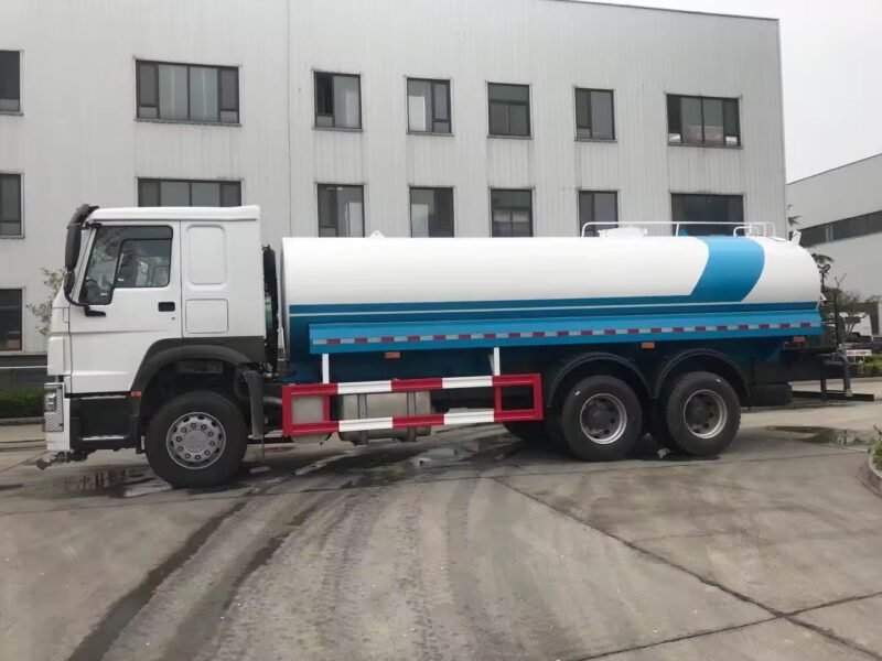 Sinotruk HOWO 10000 Liter Water Tank Truck Price Stainless Steel Water Tank Truck – Image 4
