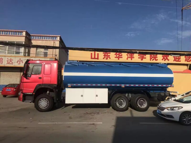 Sinotruk HOWO 20000 Liters 6000 Gallon Diesel Oil Transporter Capacity Fuel Tank Tanker refueling Truck for Sale – Image 4