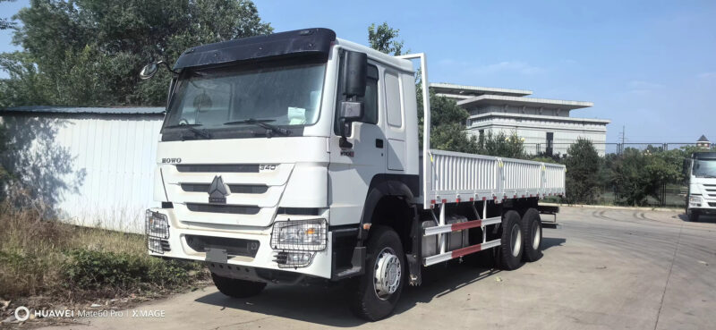 340hp Sinotruk howo 6x4 6x6 25ton cargo trucks for sale – Image 4