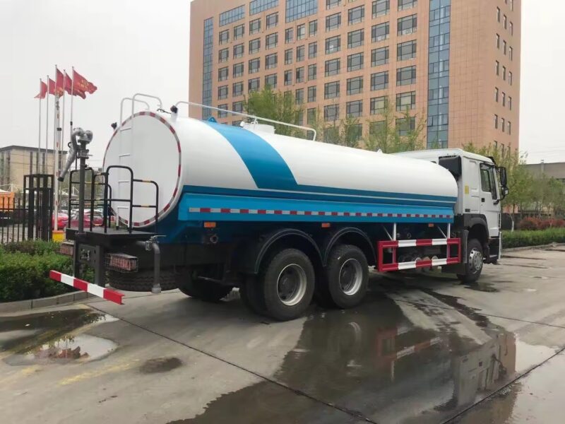 Sinotruk HOWO 10000 Liter Water Tank Truck Price Stainless Steel Water Tank Truck – Image 5