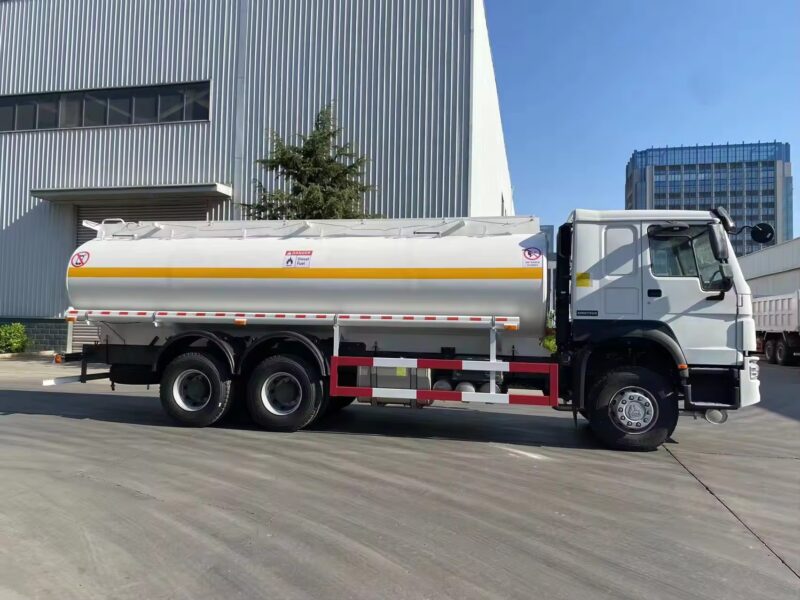 howo fuel tanker truck with 25000L fuel storage tanker – Image 5