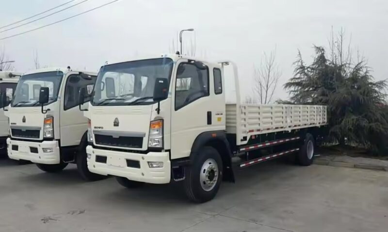 SINOTRUK HOWO 4X2 LIGHT DUTY CARGO TRUCK RIGHT HAND DRIVE – Image 5