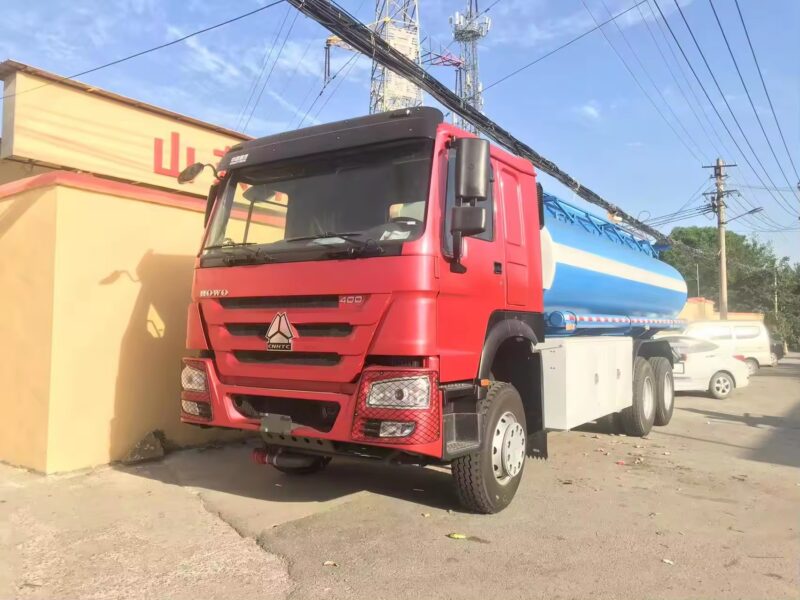 Sinotruk HOWO 20000 Liters 6000 Gallon Diesel Oil Transporter Capacity Fuel Tank Tanker refueling Truck for Sale – Image 5