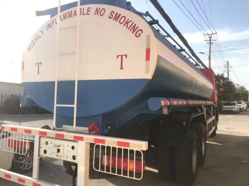 Sinotruk HOWO 20000 Liters 6000 Gallon Diesel Oil Transporter Capacity Fuel Tank Tanker refueling Truck for Sale – Image 6