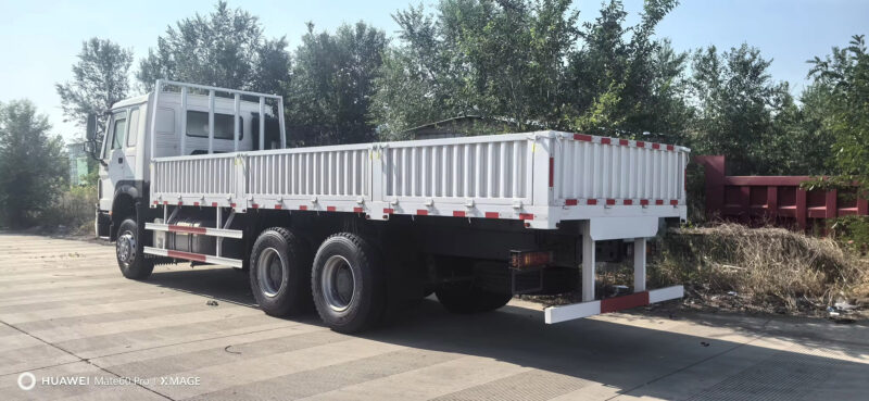 340hp Sinotruk howo 6x4 6x6 25ton cargo trucks for sale – Image 6