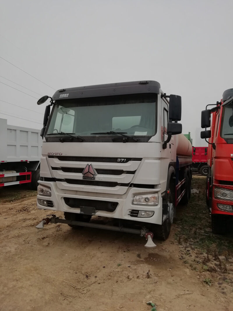 Kunda Sinotruk Howo Water Tanker Truck 25Cmb 6x4 371 336 290hp 20m3 water spray bowser tanker sprinkler tank truck – Image 6